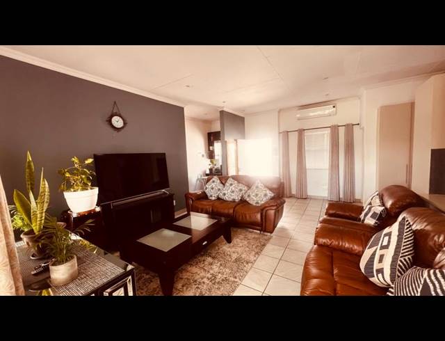 3 BEDROOM TOWNHOUSE FOR SALE IN ERASMUSPARK